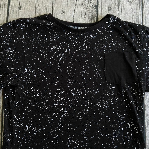 Youth crew neck short sleeve tee. Black with white spots. Boys size XL. - Picture 6 of 6